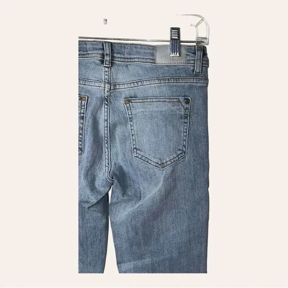 1063. ZARA‎ SKINNY SHARK BITE BOTTOMS DENIM JEANS SIZE 2